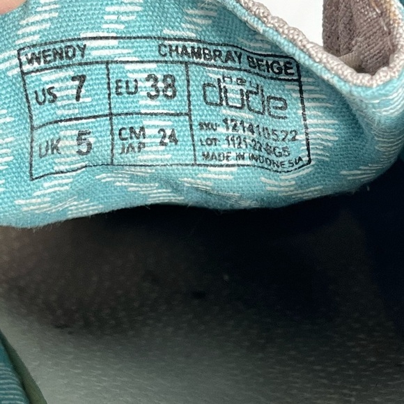 Hey Dude Shoes Wendy Chambray Beige Casual Slip Ons Womens Size 7 - Picture 2 of 9